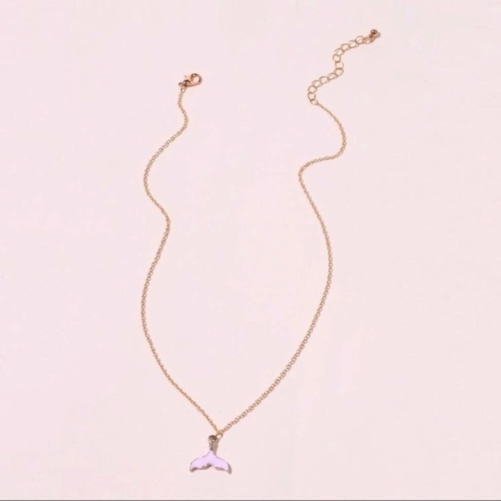 3/$30 💛 Fish Tail Pendant Necklace